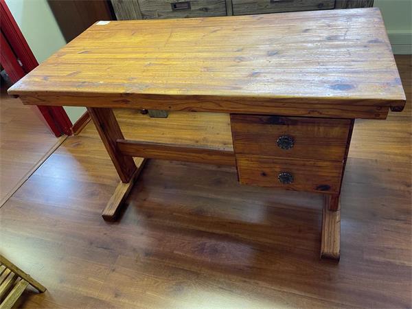 ~/upload/Lots/38532/nw4m7abbn442e/LOT 23 VINTAGE STUDY TABLE_t600x450.jpg